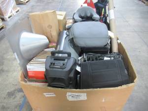 lot 226 image: WHOLESALE MIXED PALLET OF HOUSEWARES AND GARAGE ITEMS