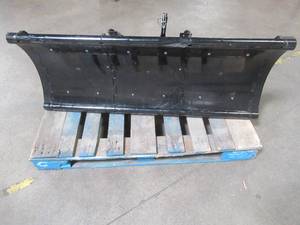 lot 58 image: Plow Scoop (Manufacturer Unknown) Missing Parts, 49 x 20 Pivot Head.