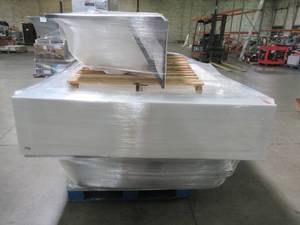 lot 401 image: WHOLESALE MIXED PALLET OF MISCELLANEOUS BATH TUBS