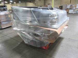 lot 402 image: WHOLESALE MIXED PALLET OF MISCELLANEOUS BATH TUBS