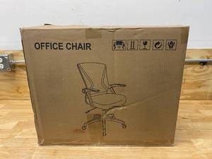 lot 27 image: OFFICE CHAIR (black)