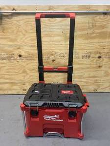 lot 19 image: MILWAUKEE PACKOUT 22 in. Rolling Tool Box