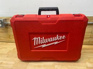 lot 50 image: MILWAUKEE M12 12-Volt Lithium-Ion Cordless HammerVac Universal Dust Extractor