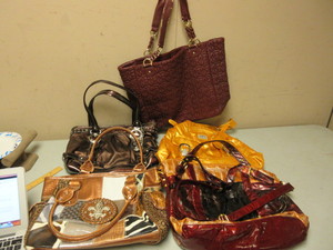 ASSORTED TOTE BAGS AND HANDBAGS