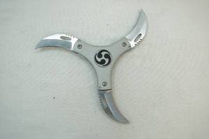 3 blade knife