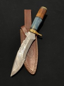 Spectacular Custom Damascus Steel Hunting Knife