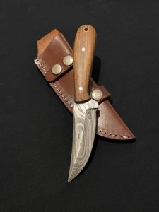 Striking Custom Damascus Steel Knife