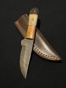Superb Custom Damascus Steel Knife