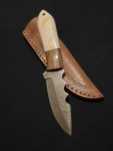 Distinctive Custom Damascus Steel Knife