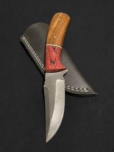 Striking Custom Damascus Steel Knife