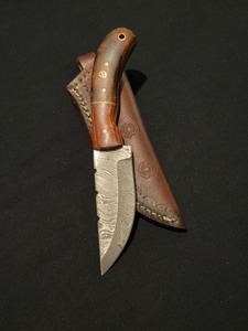 Superb Custom Damascus Steel Knife
