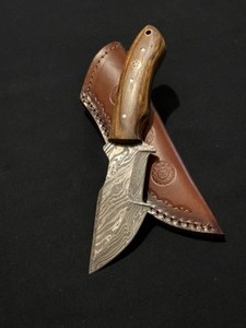 Astounding Custom Damascus Steel Knife