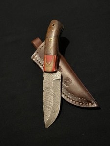 Superb Custom Damascus Steel Knife