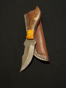 Distinctive Custom Damascus Steel Knife