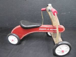 lot 40 image: VINTAGE RADIO FLYER 4 WHEELER