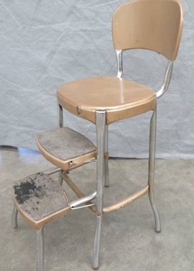 lot 41 image: VINTAGE METAL STYLAIRE STEP STOOL CHAIR