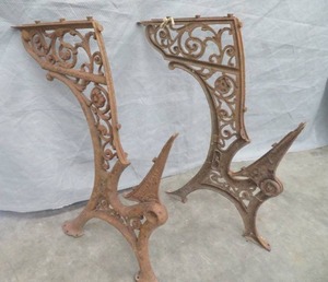 lot 45 image: CAST IRON ANTIQUE DESK FRAME