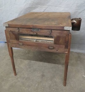 lot 52 image: 1890-1920 ANTIQUE WISCONSIN MADE EGG INCUBATOR