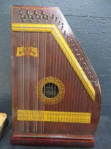 lot 76 image: ANTIQUE HAWAIIAN MANDOLIN HARP