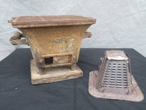 lot 80 image: VINTAGE PACIFIC HIBACHI WITH TOASTER