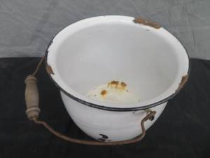 lot 90 image: ENAMEL CHAMBER POT