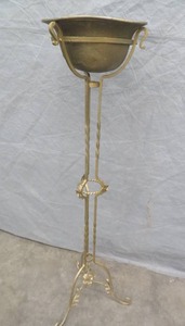 lot 91 image: TALL VINTAGE METAL (FLOWER) STAND