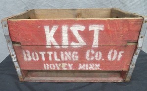 lot 93 image: ANTIQUE  VINTAGE WOODEN BOX