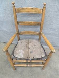lot 100 image: ANTIQUE WOODEN CHAIR