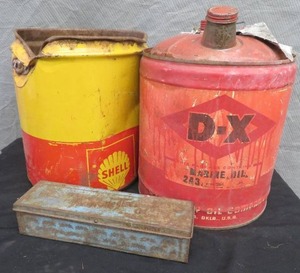 lot 105 image: VINTAGE SHELL CAN,  DX CAN, FIRESTONE METAL BOX