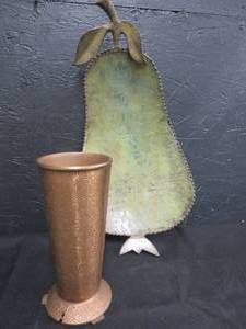 lot 136 image: SOLID BRASS VASE.(HEAVY) DECORATIVE FRUIT TRAY