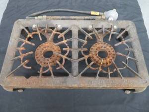 lot 143 image: PROPANE STOVE 2 BURNER
