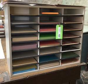 lot 46 image: 24 Slot Cubby