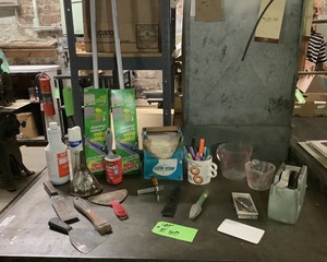 lot 60 image: Assorted Tools, Desk Items