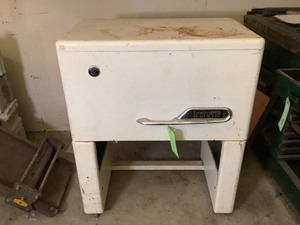 lot 97 image: 1950s Ironrite