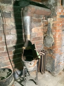 lot 195 image: Lead Melting Kiln