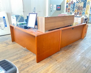 lot 30A image: HON Desk Currently In Use (like lot 30)