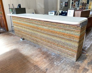 lot 43 image: Customer Service Counter