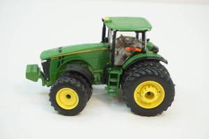 lot 4 image: Toy tractor
