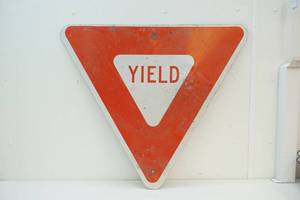 lot 5 image: Traffic sign