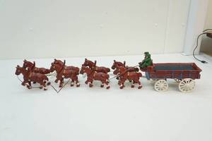 lot 19 image: Vintage dcor