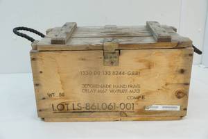 lot 28 image: Vintage crate