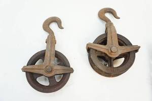 lot 29 image: Pulleys