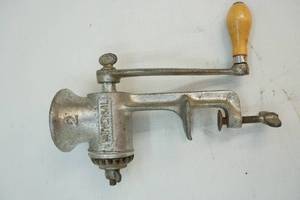 lot 30 image: Food grinder