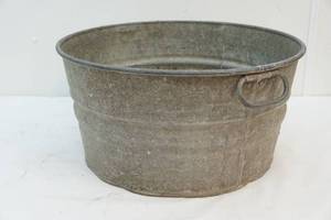 lot 53 image: Vintage washtub