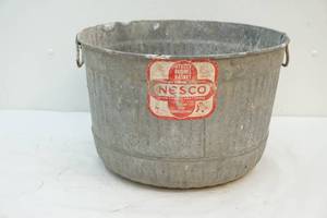 lot 54 image: Vintage basket