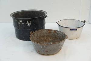 lot 55 image: Enamel buckets and roaster