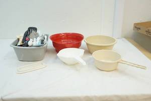 lot 114 image: Camping supplies