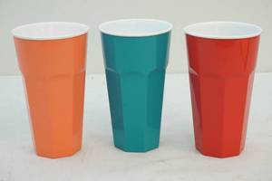 lot 118 image: Plastic cups
