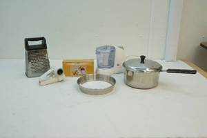 lot 121 image: Kitchenware
