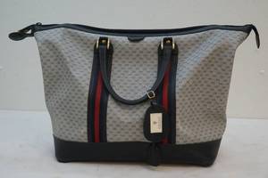 lot 132 image: Gucci bag
